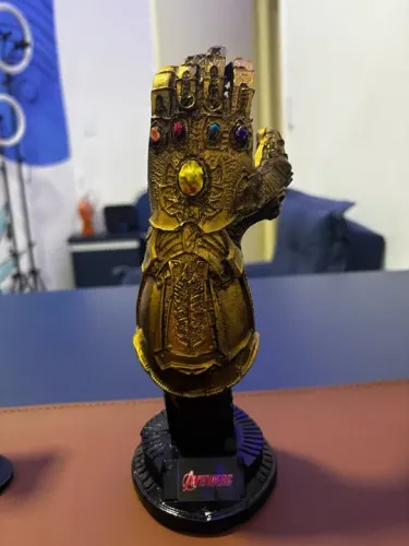 MANOPLA DO INFINITO EM RESINA 