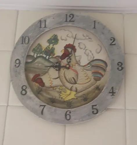 Relógio de parede em madeira
