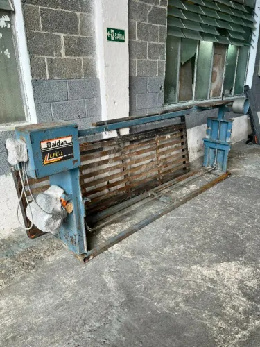 Lixadeira de mesa / bancada - Fita - BALDAN 220v.