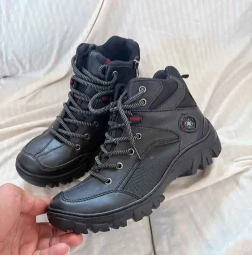 Botas cat preta