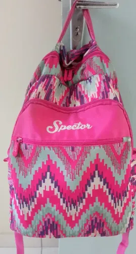 Mochila Spector muito resistente e espaçosa
