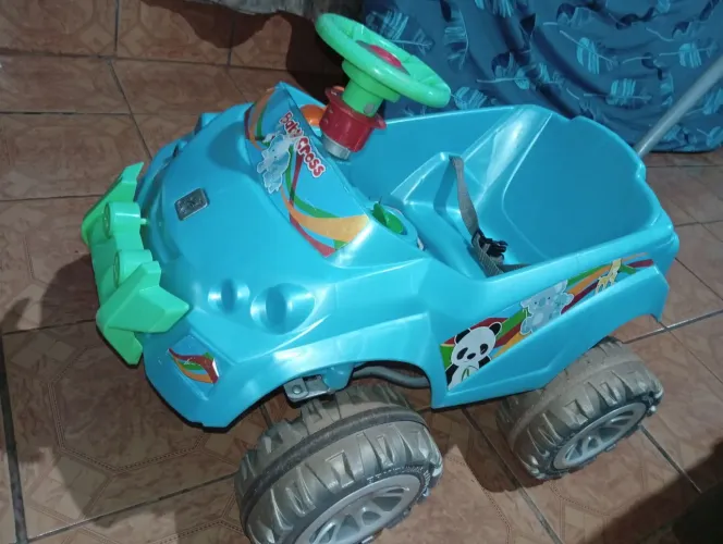Vendo carrinho de passeio em bom estado 200 reais.