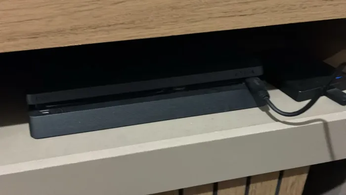 Vendo ps4 500gb + HD de 1Tb usado