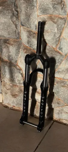 Suspensão manitou circus 2026