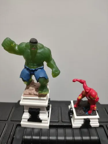 Kit miniaturas da Marvel de xadrez colecionáveis Hulk e homem de ferro