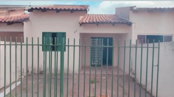 VENDE-SE OU PERMUTA-SE CASAS EM PARANACITY :