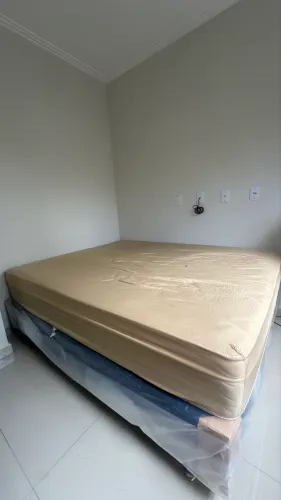 Vendo Cama Queen - Seminova
