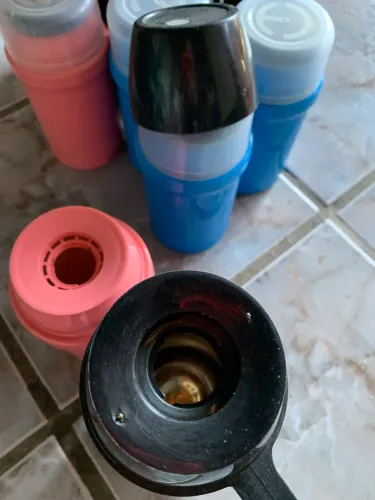 Garrafas de café e leite