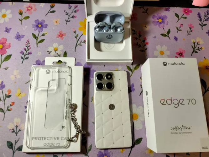 Kit Motorola Edge 70 Swarovski + Fone Swarovski + Capinha original com pingente Swarovski