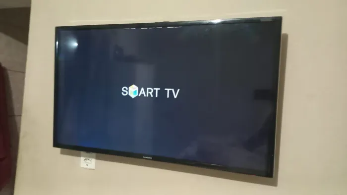 Tv Samsung smart 40 polegadas 700 reais