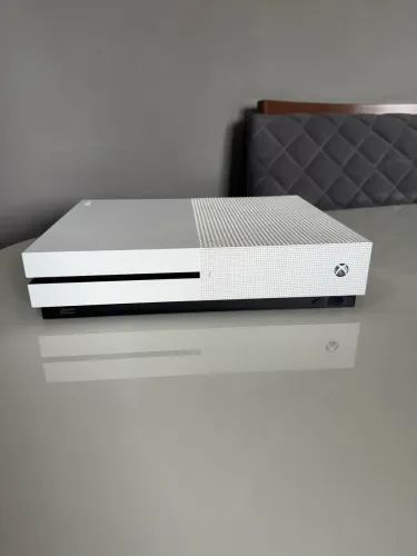 Xbox One S- 1TB