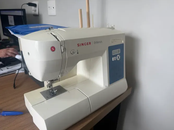 Máquina de costura Singer Brilliance 6160