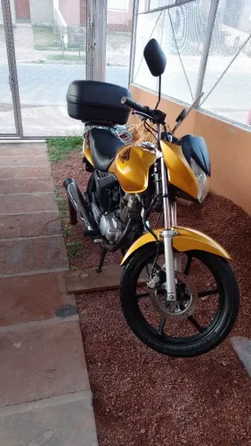 Vende-se linda moto só pegar e rodar sem preocupação