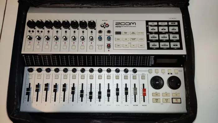 ZOOM Hard Disk Recording Studio HD16