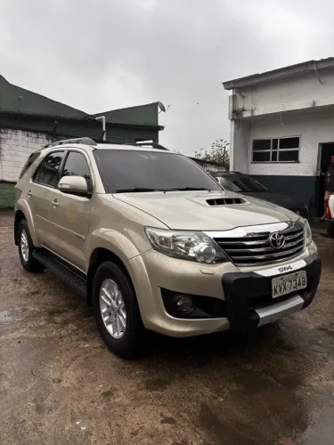 Toyota Hilux SW4 SRV D4-d 4X4 3.0 TDI Dies. AUT 2013