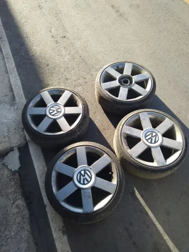 RODAS COM PNEUS