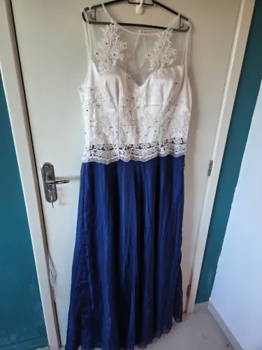 Vestido de Festa Azul e Branco