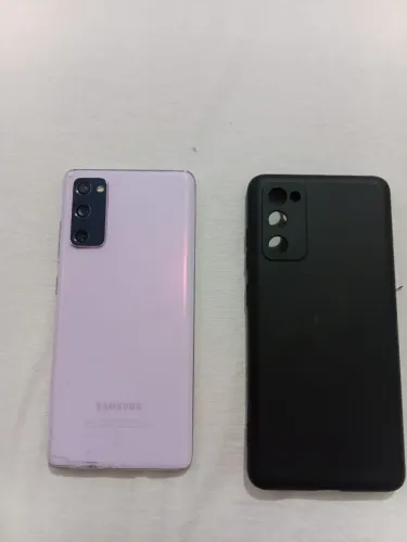 S 20 fe 128 gb 6 ran tem nfc novinho zero todo original detalhe so na tampa traseira