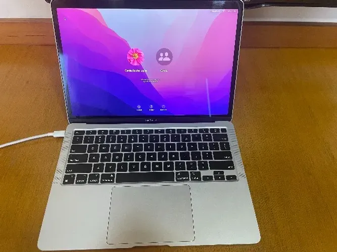 Macbook Air M1 8GB RAM 256GB SSD