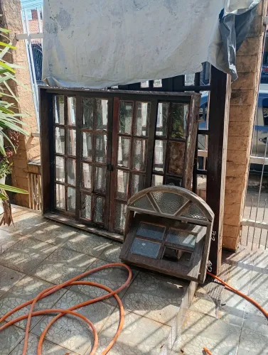 Vendo janela de madeira