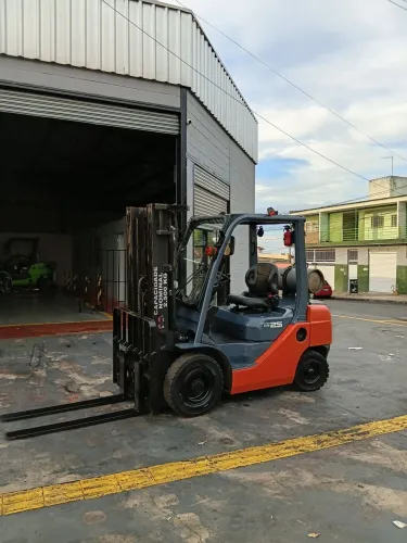 Empilhadeira Toyota 8FG25