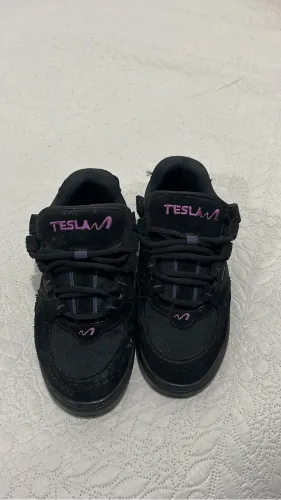 Tenis Tesla