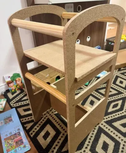 Torre de aprendizagem montessori