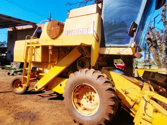 COLHEITADEIRA NEW HOLLAND 5050 PLATAFORMA 13 PES