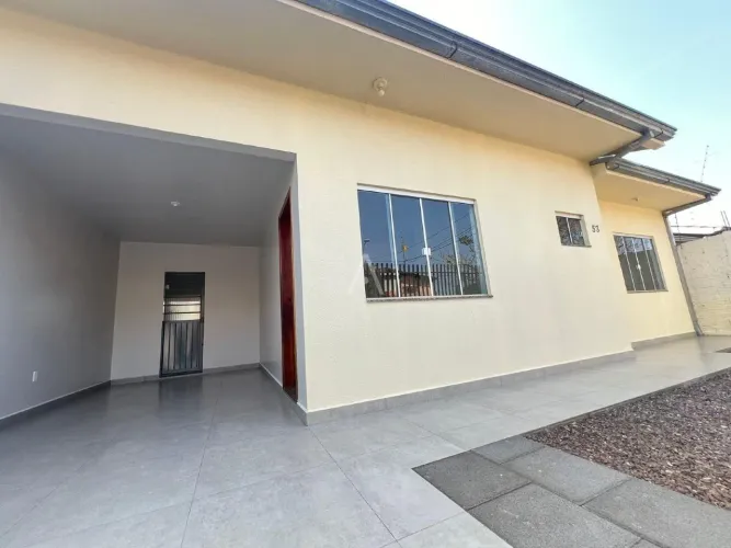 Casa ampla, com 03 quartos, para locação no bairro Universitário em Casccavel Pr