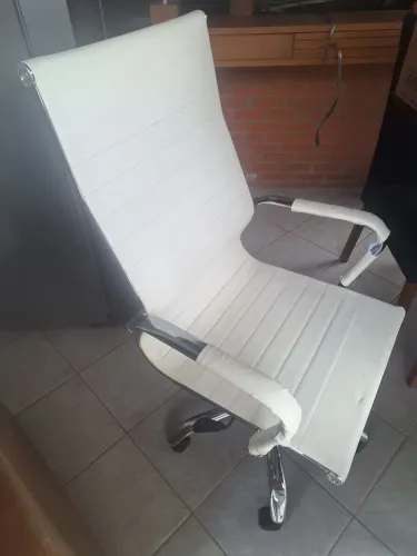 Cadeira semi nova