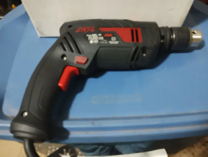 Furadeira/Parafusadeira + morsa 3"