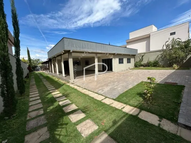 Aluga-se Casa com excelente área de lazer no Setor Habitacional Vicente Pires/DF