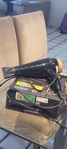 Secador de cabelo na caixa.