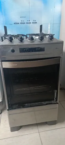 Fogão - armário de cozinha - mesa de jantar