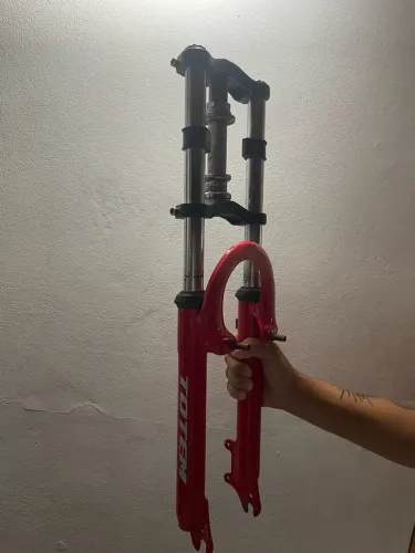 Amortecedor de bicicleta TOTEM com caixa de direção completa 