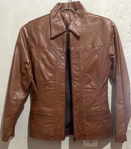 JAQUETA FEMININA (P) DA BUFALO COURO(COURO LEGITIMO) HJ 06/06 R$259,99