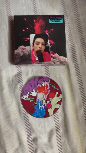 CD ÁLBUM KPOP NCT 127 CHERRY BOMB - USADO, COM PHOTOCARD