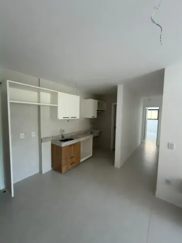 Apartamento 3/4 em Batista Campos com armários SCA.