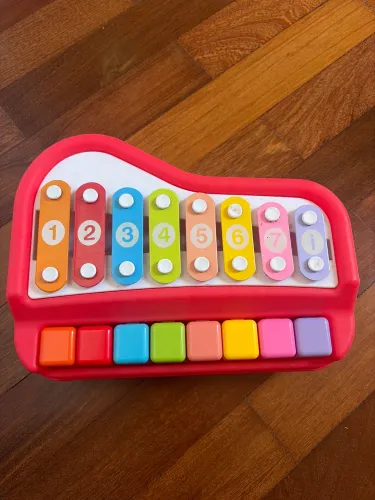 Xilofone e piano infantil