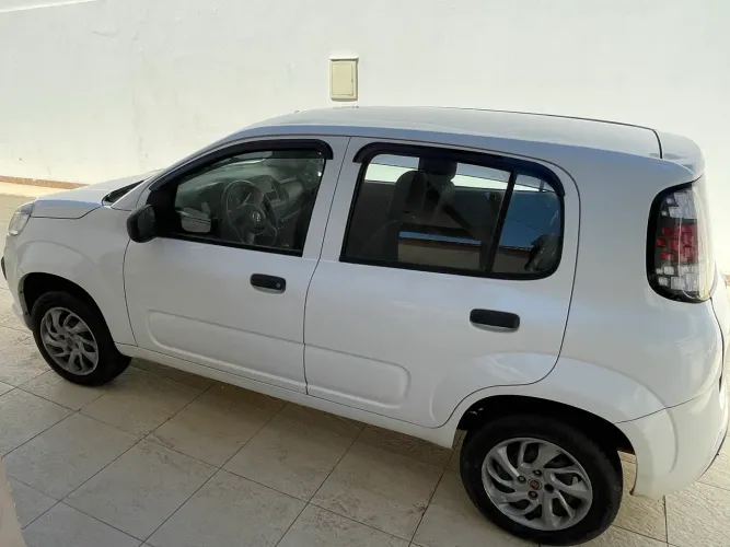 Fiat Uno Attractive 1.0 EVO Fire Flex 8V 5P 2021