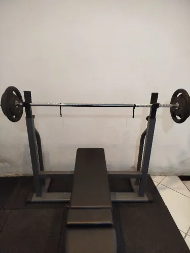 Vendo Banco de Supino Articulado + Barra de Supino + Anilhas