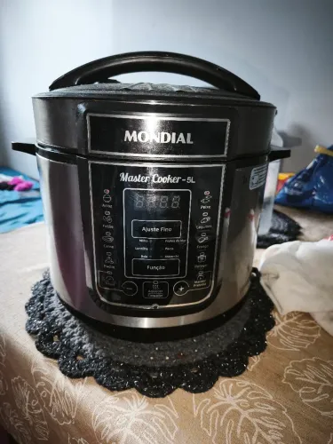 Panela de Pressão Elétrica Mondial Master Cooker 5L Digital 220V