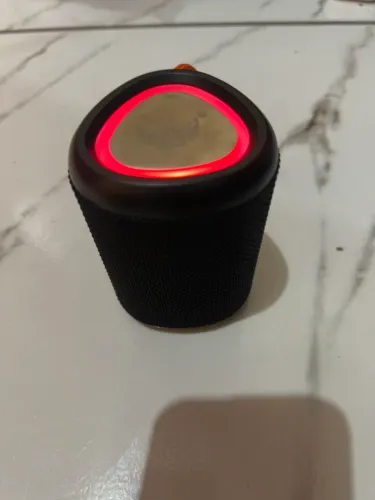 Caixinha de som Bluetooth pequena com LED RGB