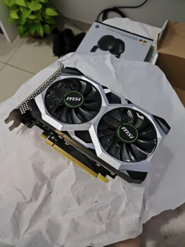 Placa de Vídeo MSI GTX 1650 4GB GDDR6 - Pouquíssimo uso