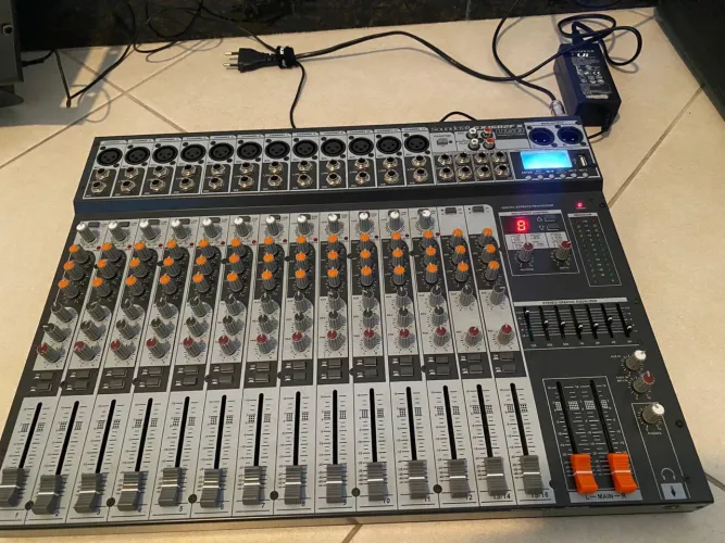 Mesa de Som Soundcraft SX1602FX-USB - Profissional