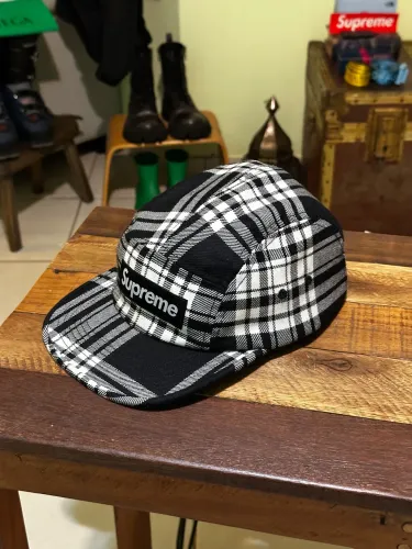 Boné Supreme Lochcarron novo nunca usado importado
