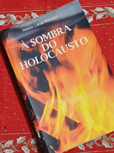 Livro: À Sombra do Holocausto - USADO.