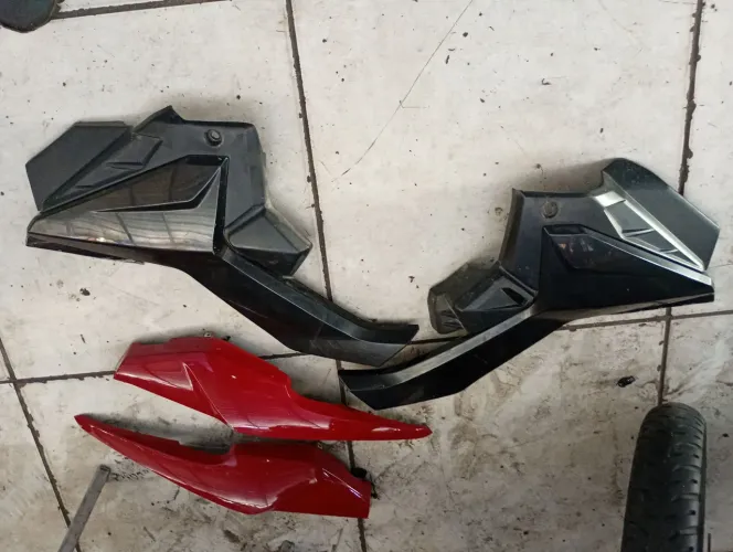 Peças de moto qualquer valor eu entrego botei tudo novo na minha moto e essas não quero !!