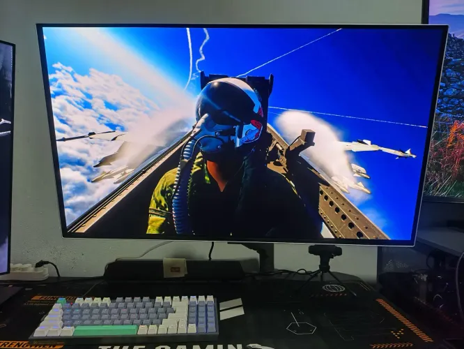 Samsung OLED G8 4k 240hz 32"