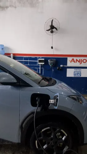 Instalação de carregador de carro elétrico 